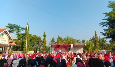 Jalan Sehat Meriahkan HUT RI ke-80 di Kecamatan Sruweng
