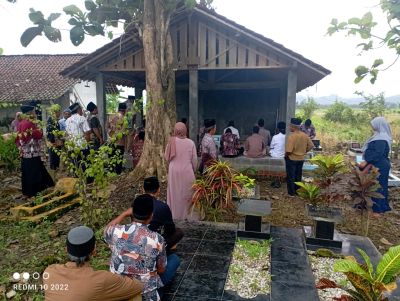 Peringatan HUT Trikarso ke-111, Warga Gelar Ziarah Makam Leluhur Desa Trikarso